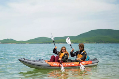 kayak-dvuhmestnyi-aqua-marina-12-10-memba-s-veslom.png